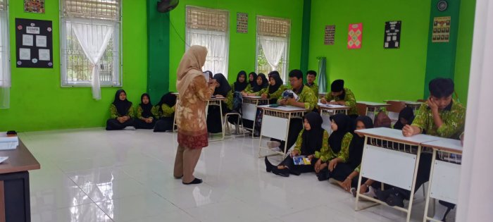 Sosialisasi Penerimaan Mahasiswa Baru Fakultas Adab UIN STS Jambi di MAN 2 Muaro Jambi