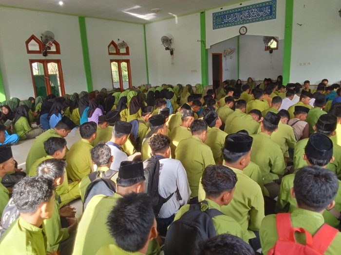 Ayu Rafikoh Sampaikan Kultum Tentang Pentingnya Bersyukur