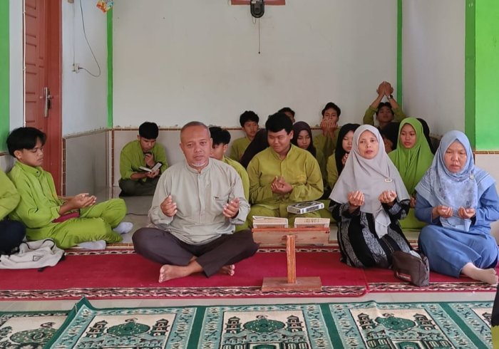 MAN 2 Muaro Jambi Laksanakan Khataman Alquran Perdana Pada Bulan Ramadhan MAN 2 Muaro Jambi Laksanakan Khataman Alquran Perdana Pada Bulan Ramadhan