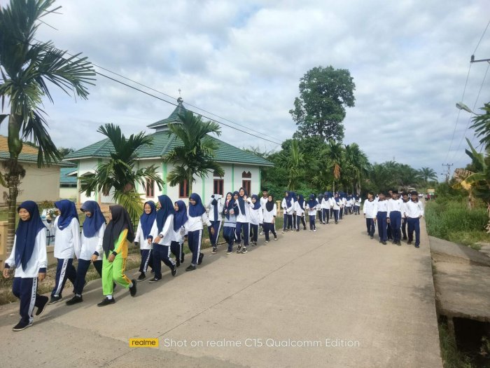 MAN 2 Muaro Jambi Gelar Jalan Santai Bulanan MAN 2 Muaro Jambi Gelar Jalan Santai Bulanan