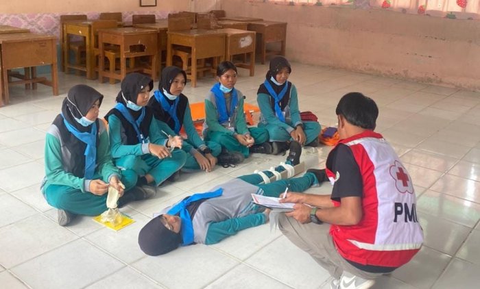 PMR MAN 2 Muaro Jambi Adakan Lomba Pertolongan Pertama PMR MAN 2 Muaro Jambi Adakan Lomba Pertolongan Pertama
