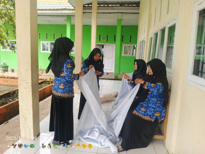 Guru MAN 2 Muaro Jambi Gelar Pelatihan Mengkafani Jenazah Dengan Media Manekin