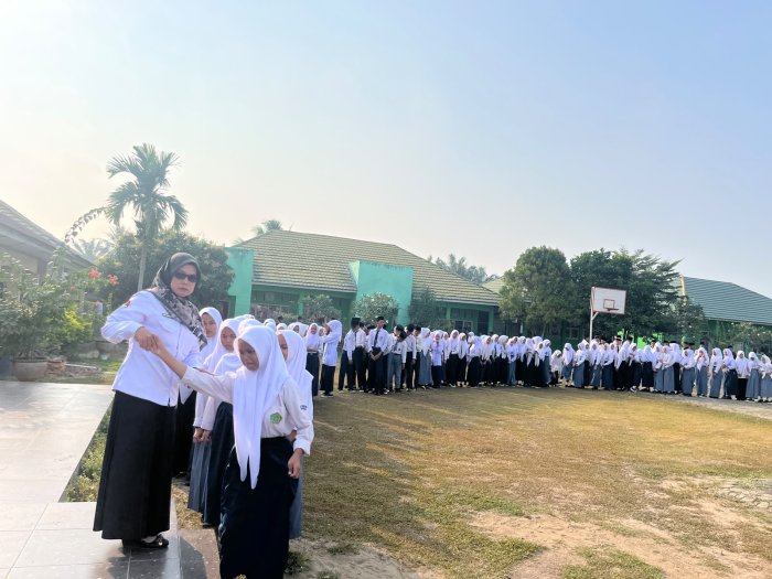 Waka Kesiswaan MAN 2 Muaro Jambi Rutin Laksanakan Sidak Tata Tertib Siswa Waka Kesiswaan MAN 2 Muaro Jambi Rutin Laksanakan Sidak Tata Tertib Siswa