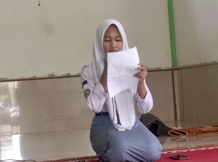 Qhatrin Nada Maulida Siapkan Diri untuk Lomba Membaca Berita Bahasa Arab