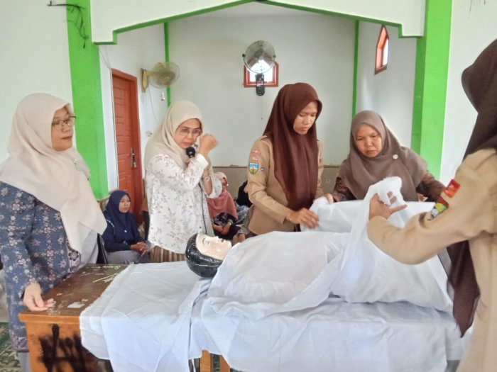 MAN 2 Muaro Jambi Gelar Pembelajaran Moderasi Beragama dan Praktik Memandikan Dan Mengkapani Jenazah
